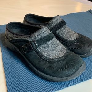 Cute & comfy Merrel slip-on clogs